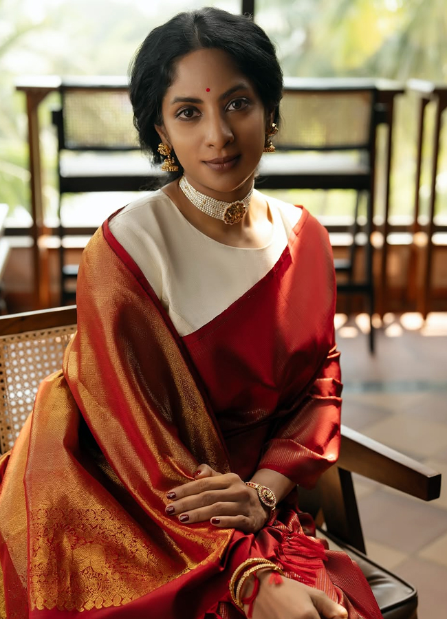 OG actress Shriya Reddy looks dazzling in a saree14
