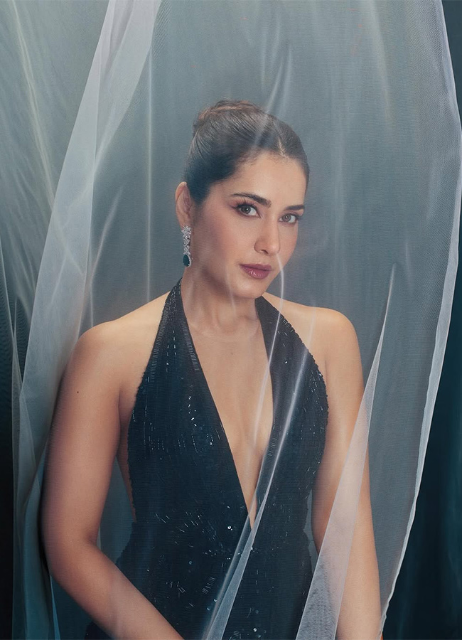 Tollywood Actress Raashii Khanna Latest Photos17