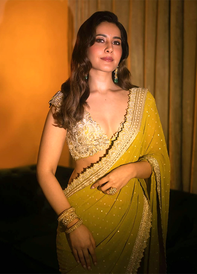 Tollywood Actress Raashii Khanna Latest Photos3