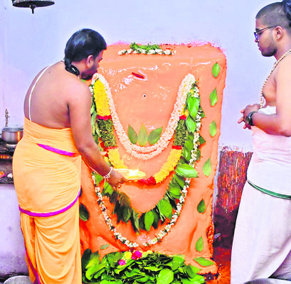 ఆర్థిక సాయం కోసం దరఖాస్తు చేసుకోవాలి  2