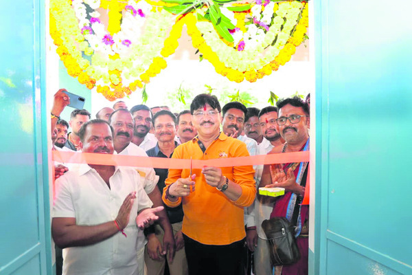 రైతులకు నష్టపరిహారం  చెల్లించాలి 
3