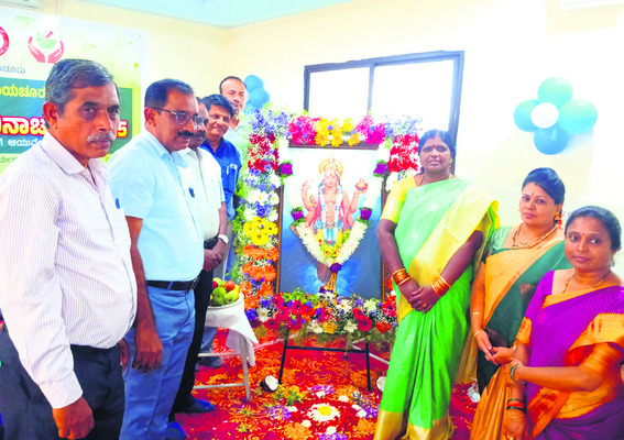 అక్రమ రేషన్‌ బియ్యం పట్టివేత 1