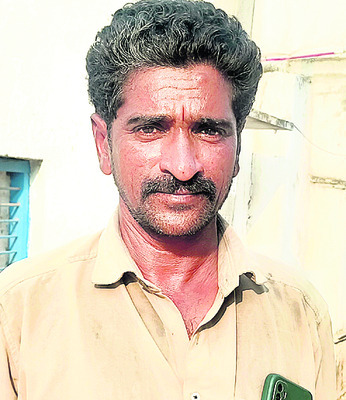 కుటుంబం గడవడం   కష్టంగా ఉంది
1
