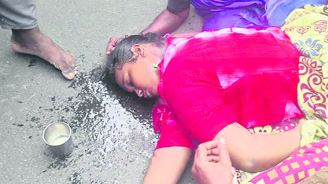 రోడ్డు ప్రమాదంలో  బాలిక దుర్మరణం 2