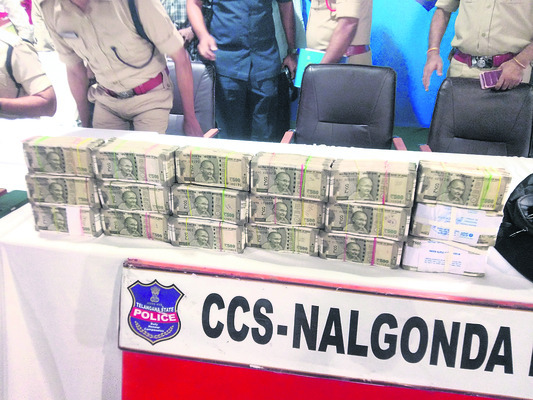 వర్కర్గా చేరి పథకం ప్రకారం చోరీ1