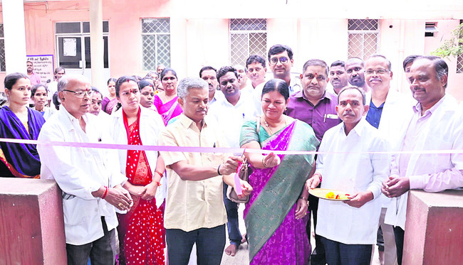నల్లబ్యాడ్జీలతో నిరసన 
1