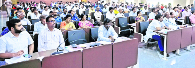 నిధుల దారి మళ్లుతోంది1