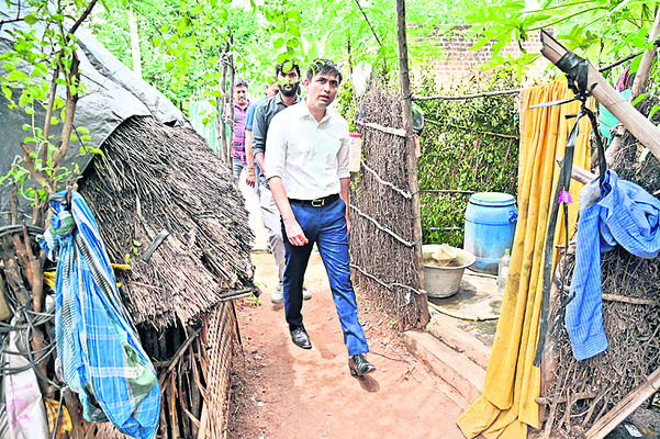 గిరిజనులకు కలెక్టర్‌ వరాలు 1