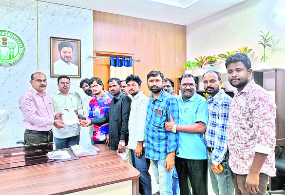 వేతనాలు  ఇప్పించాలని వినతి
1