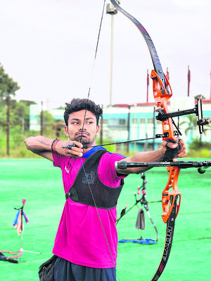 జాతీయస్థాయి ఆర్చరీ పోటీలకు మహేందర్3