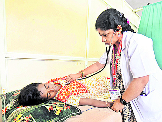 క్యూలోనే కనిపిస్తున్న దేవుడు! 2