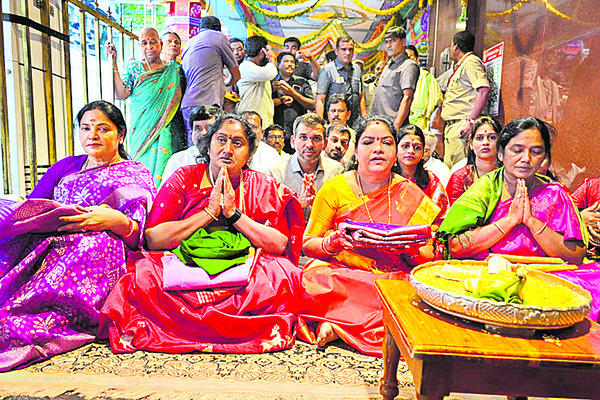 కనుల పండువగా నగరోత్సవం 2
