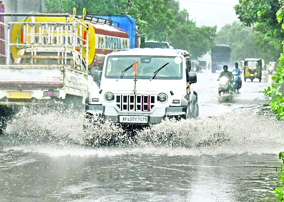 ● దంచి కొట్టిన వాన 1