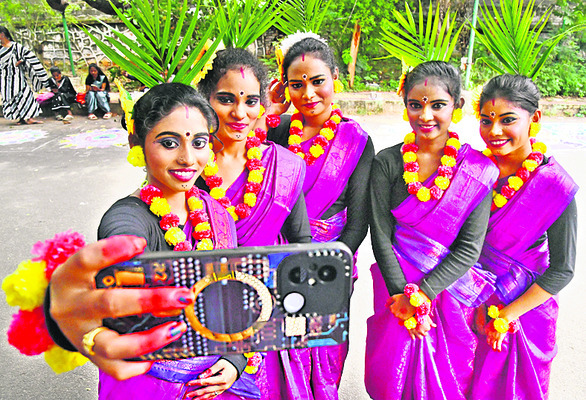 ● గజ్జె ఘల్లుమన్నది.. జానపదం వెల్లివిరిసింది 2