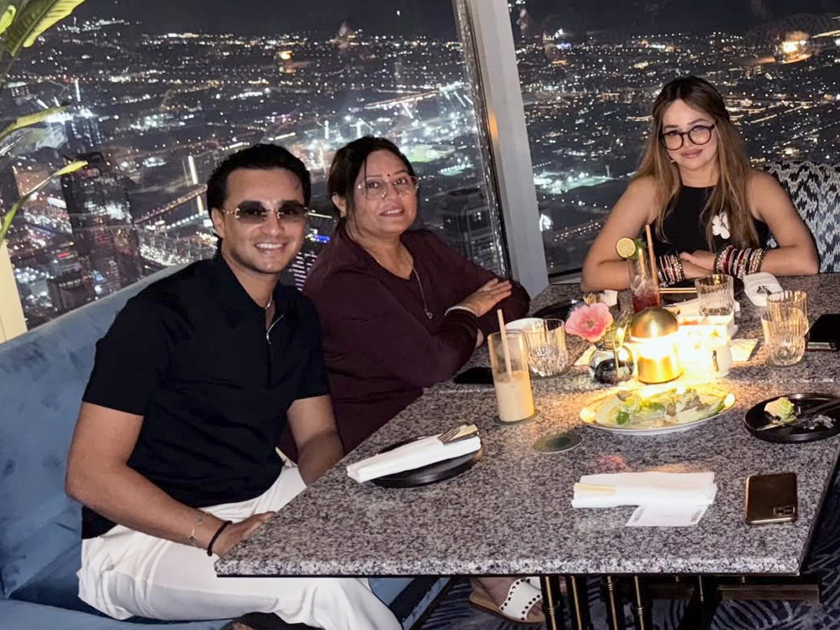 Abhishek Sharma goes on a trip to Burj Khalifa with his family: Photos2