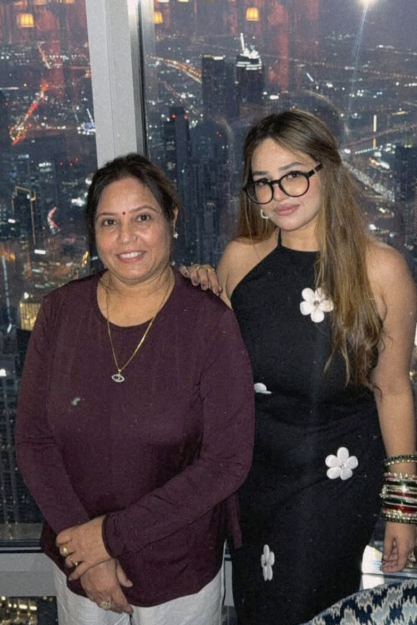 Abhishek Sharma goes on a trip to Burj Khalifa with his family: Photos4