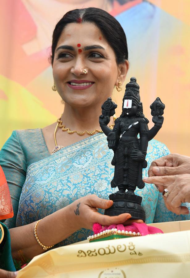 Actress Kushboo Bathukamma Celebrations At Charminar Photos16