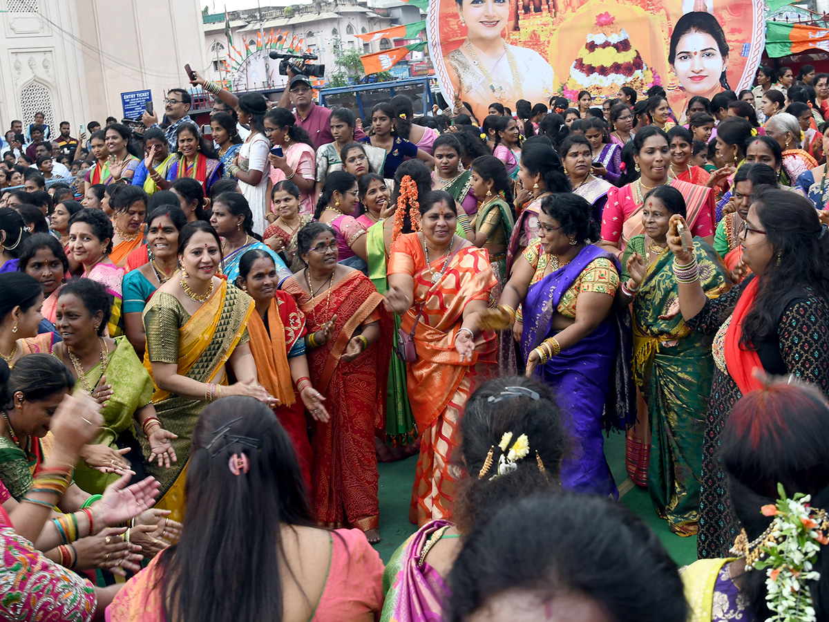 Actress Kushboo Bathukamma Celebrations At Charminar Photos7