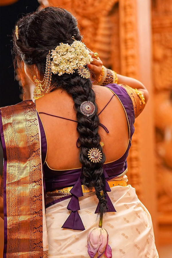 Anchor lasyamanjunath Navarathri 1st Day Look Photos8