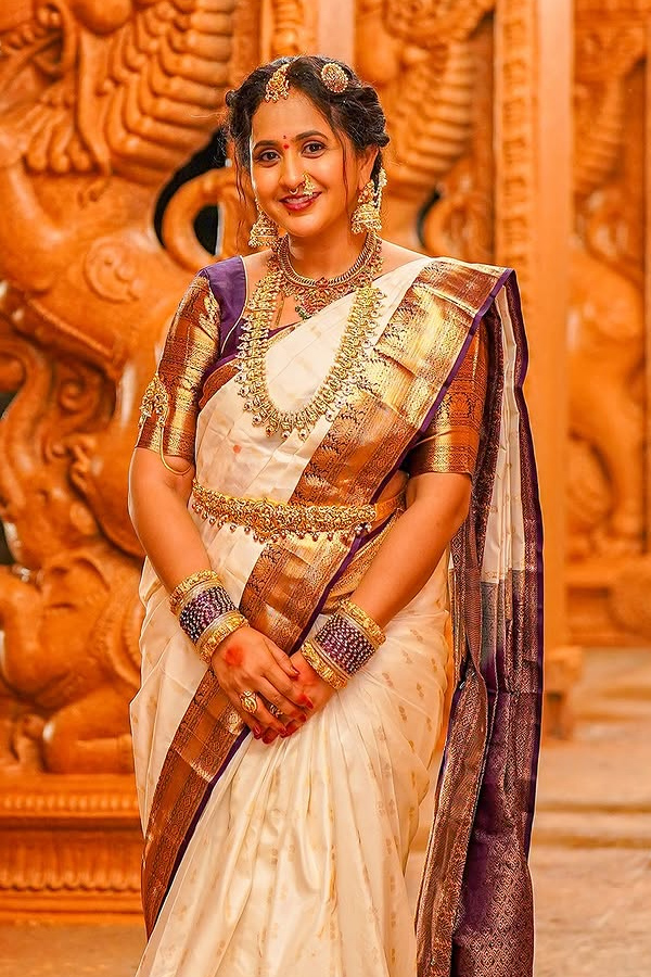 Anchor lasyamanjunath Navarathri 1st Day Look Photos11