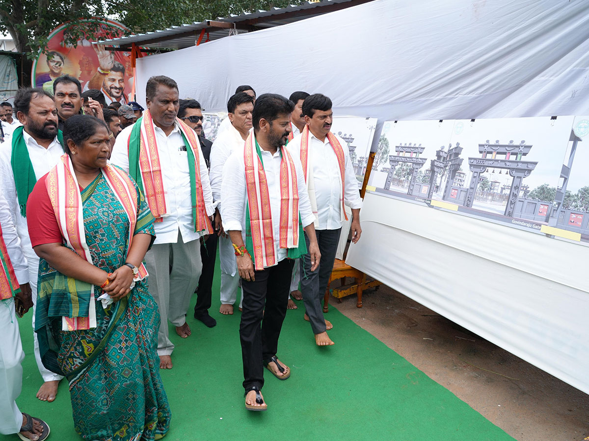CM Revanth Reddy Visits Medaram Sammakka Saralamma Temple Photos11
