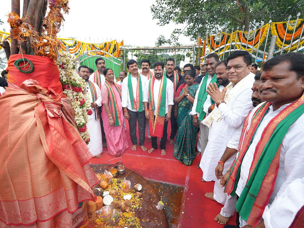 CM Revanth Reddy Visits Medaram Sammakka Saralamma Temple Photos17