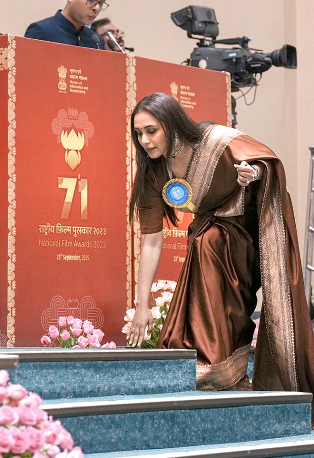 Shah Rukh Khan and Rani Mukerji during the 71st National Film Awards Ceremony 12