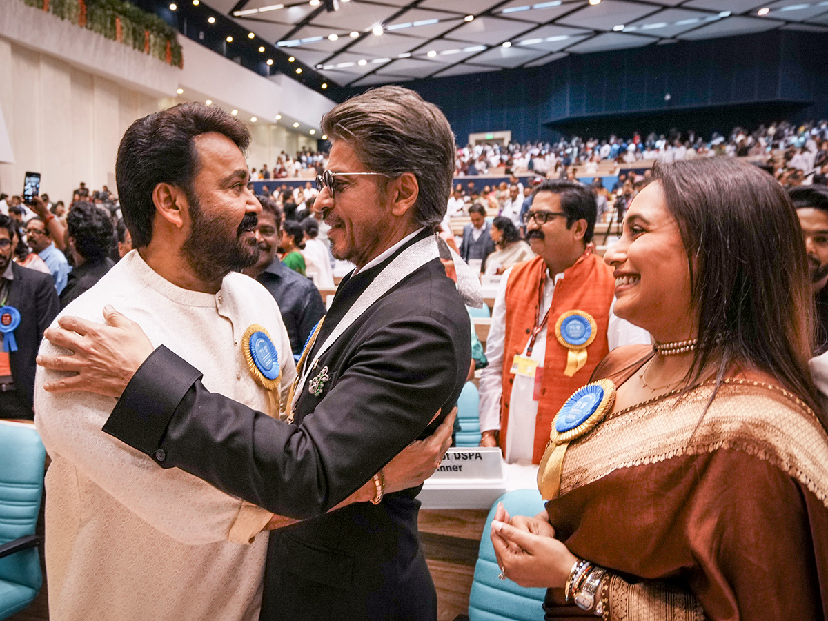 Shah Rukh Khan and Rani Mukerji during the 71st National Film Awards Ceremony 15