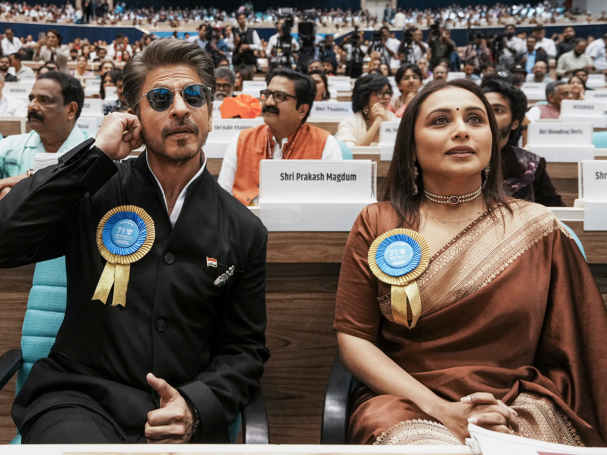 Shah Rukh Khan and Rani Mukerji during the 71st National Film Awards Ceremony 3