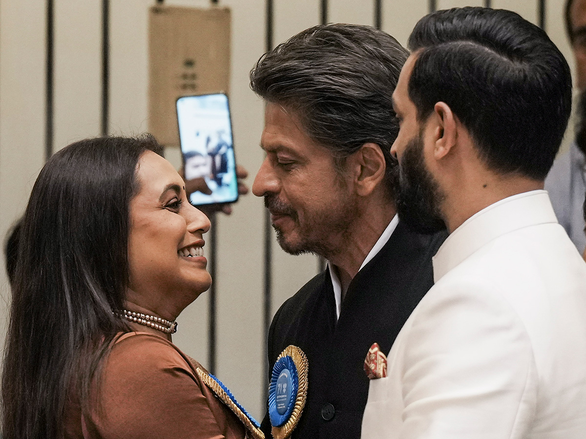 Shah Rukh Khan and Rani Mukerji during the 71st National Film Awards Ceremony 8