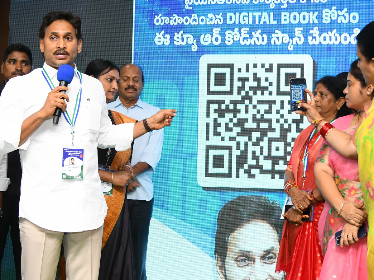 YS Jagan Launches DIGITAL BOOK App for YSRCP Activists Photos5