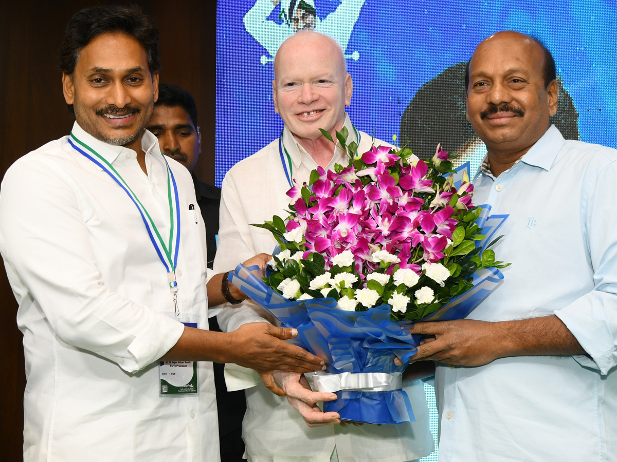 YS Jagan Launches DIGITAL BOOK App for YSRCP Activists Photos10
