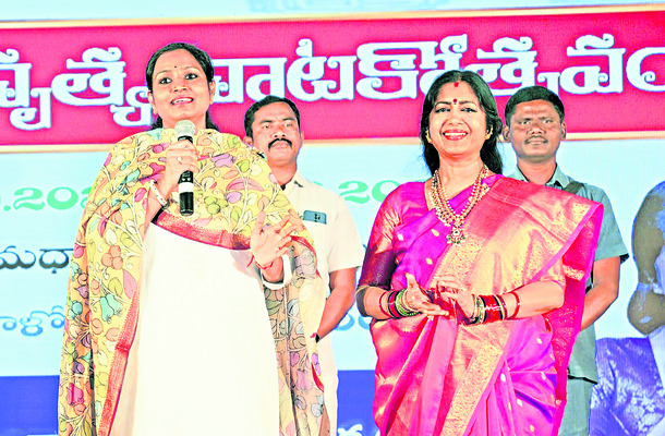 కళలతో మనసుకు ఆనందం 1