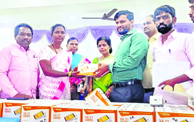 ఈ–పాస్‌ యంత్రాల పంపిణీ 1