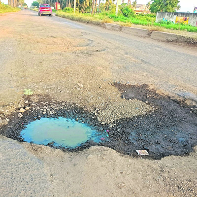 రోడ్లపై తిరగలేం1