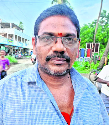 రోడ్లపై తిరగలేం4