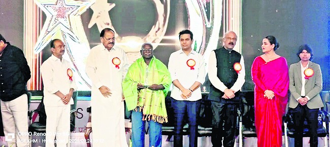 కలెక్టరేట్‌లో  బతుకమ్మ సంబరాలు1