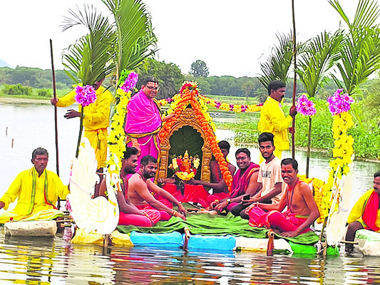దుర్గామాతకు తెప్పోత్సవం1