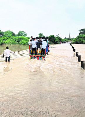 ఉప్పొంగిన ఎర్రకాలువ 2