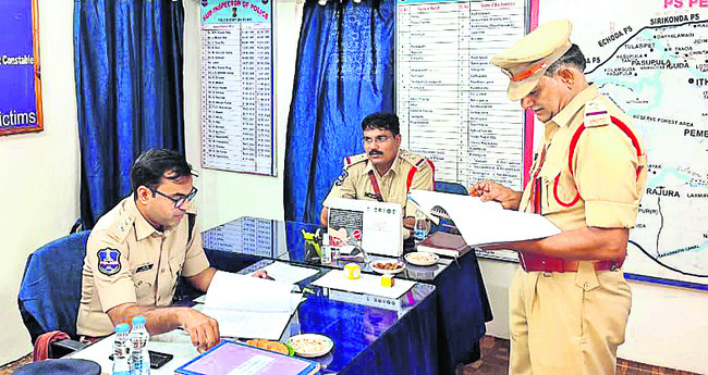 ఫిర్యాదుదారులకు  భరోసా ఇవ్వాలి1