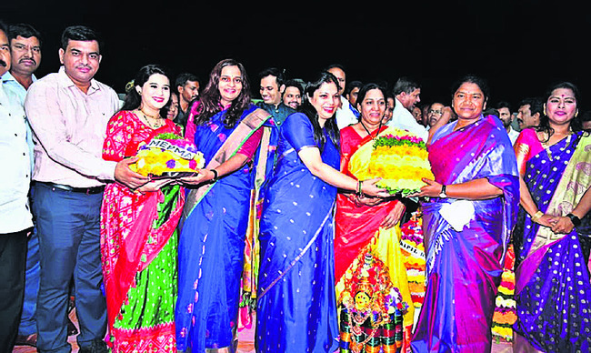 వందల ఏళ్ల నాటి ఆచారం బతుకమ్మ1