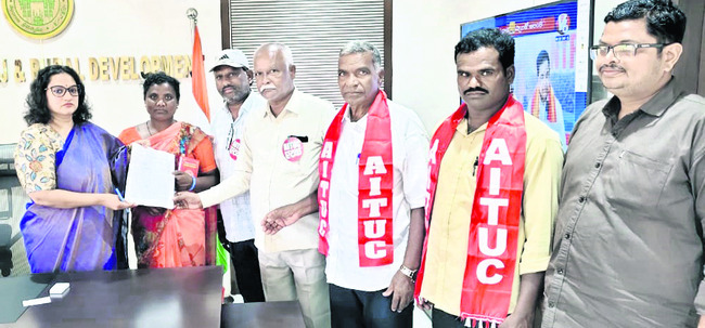 పెండింగ్‌ వేతనాలు ఇవ్వాలి 1