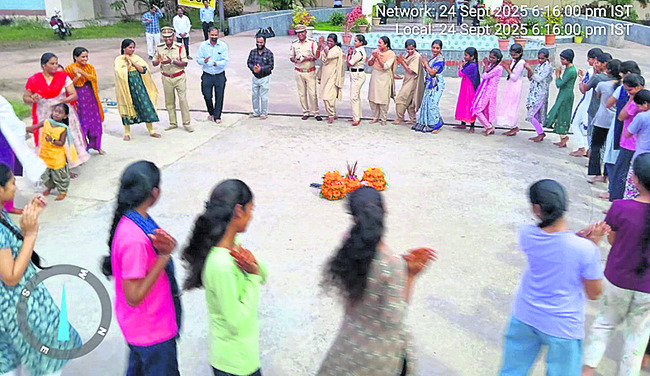వైభవంగా బతుకమ్మ సంబరాలు2
