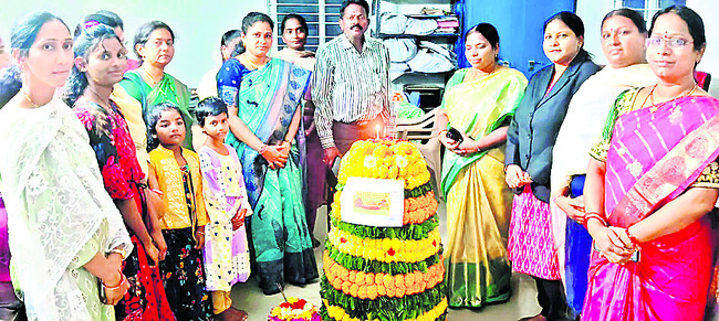 సాంస్కృతిక వారసత్వానికి ప్రతీక బతుకమ్మ1