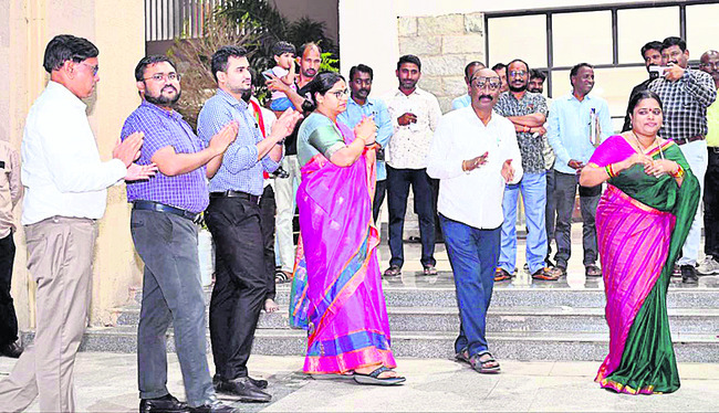 వైభవంగా బతుకమ్మ సంబరాలు1