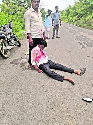 రోడ్డు ప్రమాదంలో ఇద్దరికి గాయాలు1