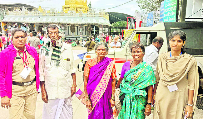 తిరుమలలో క్యూలన్నీ ఖాళీ 1