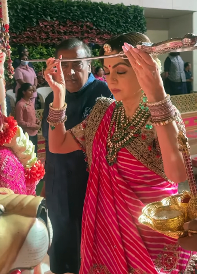 Ambani family's Navratri celebrations are a feast for the eyes photos11