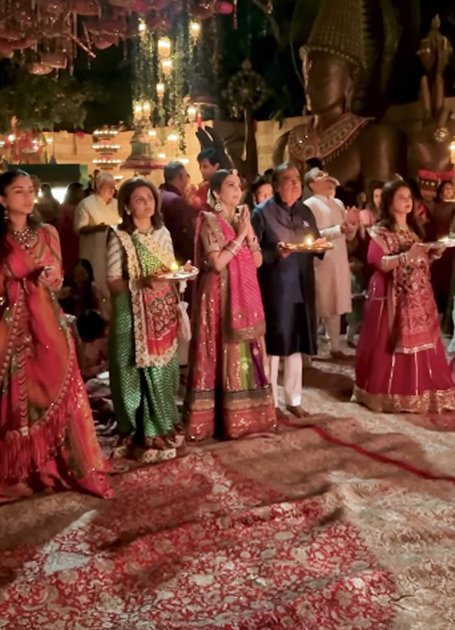 Ambani family's Navratri celebrations are a feast for the eyes photos13