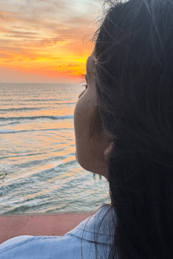 Anchor Rashmi Gautam Enjoying In Beach Photos9
